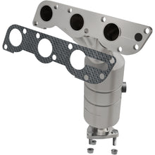 Load image into Gallery viewer, MagnaFlow Exhaust Products 452911 California CARB Manifold Catalytic Converter for Select Suzuki Verona