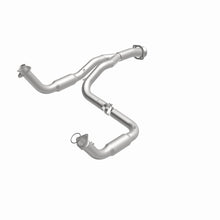 Load image into Gallery viewer, MagnaFlow Exhaust Products 5451644 California CARB Direct-Fit Catalytic Converter for Select Chevrolet Silverado HD, Chevrolet Silverado HD, GMC Sierra HD, GMC Sierra HD
