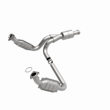 Load image into Gallery viewer, MagnaFlow Exhaust Products 51578 OEM Grade Direct-Fit Catalytic Converter for Select Cadillac Escalade, Chevrolet Avalanche, Chevrolet Silverado 1500, Chevrolet Suburban 1500, Chevrolet Tahoe, GMC Sierra 1500, GMC Yukon, GMC Yukon XL