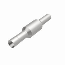 Load image into Gallery viewer, MagnaFlow Exhaust Products 3391488 California CARB Direct-Fit Catalytic Converter for Select Chevrolet Blazer, Chevrolet C1500 Suburban, Chevrolet C2500 Suburban, Chevrolet K1500 Suburban, Chevrolet K2500 Suburban, GMC C1500 Suburban, GMC C2500 Suburban,