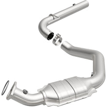 Load image into Gallery viewer, MagnaFlow Exhaust Products 51525 OEM Grade Direct-Fit Catalytic Converter for Select Chevrolet Express 2500, Chevrolet Express 3500, GMC Savana 2500, GMC Savana