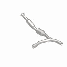 Load image into Gallery viewer, MagnaFlow Exhaust Products 5582310 California CARB Direct-Fit Catalytic Converter for Select Ford E-150, Ford E-250