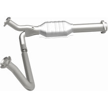 Load image into Gallery viewer, MagnaFlow Exhaust Products 3391482 California CARB Direct-Fit Catalytic Converter for Select Chevrolet G10, Chevrolet G20, Chevrolet G30, GMC G1500, GMC G2500, GMC G3500