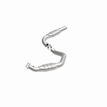 Load image into Gallery viewer, MagnaFlow Exhaust Products 447267 California CARB Direct-Fit Catalytic Converter for Select Chevrolet Express 2500, Chevrolet Express 3500, GMC Savana 2500, GMC Savana