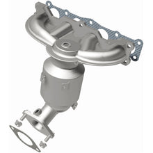 Load image into Gallery viewer, MagnaFlow Exhaust Products 5582998 California CARB Manifold Catalytic Converter for Select Hyundai Santa Fe, Kia Sorento