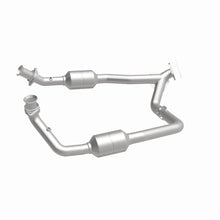 Load image into Gallery viewer, MagnaFlow Exhaust Products 4583378 California CARB Direct-Fit Catalytic Converter for Select Ford E-150, Ford E-150 Club Wagon, Ford E-250, Ford E-350 Club Wagon, Ford E-350 Super Duty