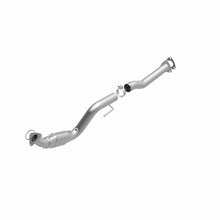 Load image into Gallery viewer, MagnaFlow Exhaust Products 5582534 California CARB Direct-Fit Catalytic Converter for Select Chevrolet Express 2500, Chevrolet Express 3500, GMC Savana 2500, GMC Savana