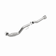 Load image into Gallery viewer, MagnaFlow Exhaust Products 5582534 California CARB Direct-Fit Catalytic Converter for Select Chevrolet Express 2500, Chevrolet Express 3500, GMC Savana 2500, GMC Savana