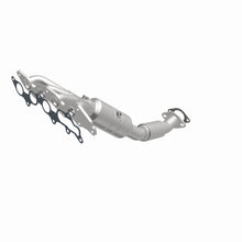 Load image into Gallery viewer, MagnaFlow Exhaust Products 5531139 California CARB Manifold Catalytic Converter for Select Ford Focus