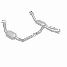 Load image into Gallery viewer, MagnaFlow Exhaust Products 51097 OEM Grade Direct-Fit Catalytic Converter for Select Cadillac Escalade, Chevrolet Avalanche 1500, Chevrolet Silverado 1500, Chevrolet Silverado Classic, Chevrolet Silverado 2500, Chevrolet Suburban 1500, Chevrolet Tahoe,