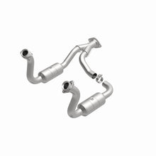 Load image into Gallery viewer, MagnaFlow Exhaust Products 51760 OEM Grade Direct-Fit Catalytic Converter for Select Ford F-250 Super Duty, Ford F-350 Super Duty, Ford F-450 Super Duty