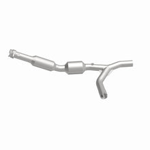 Load image into Gallery viewer, MagnaFlow Exhaust Products 5582310 California CARB Direct-Fit Catalytic Converter for Select Ford E-150, Ford E-250