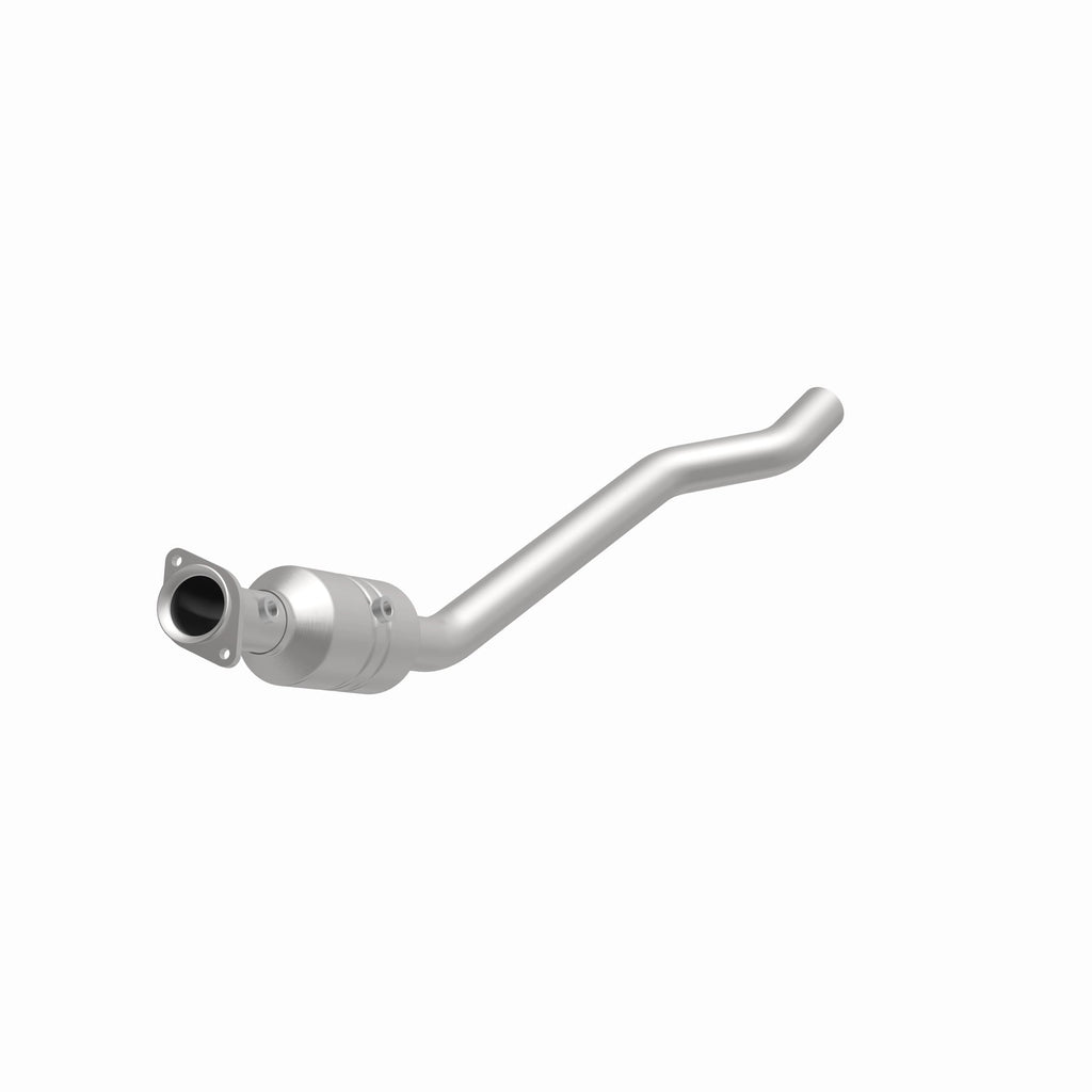 MagnaFlow Exhaust Products 49739 OEM Grade Direct-Fit Catalytic Converter for Select Dodge Durango, Jeep Grand Cherokee