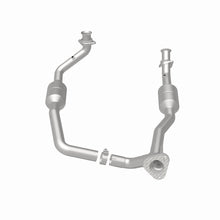 Load image into Gallery viewer, MagnaFlow Exhaust Products 4583378 California CARB Direct-Fit Catalytic Converter for Select Ford E-150, Ford E-150 Club Wagon, Ford E-250, Ford E-350 Club Wagon, Ford E-350 Super Duty