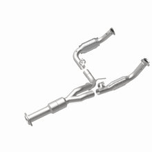 Load image into Gallery viewer, MagnaFlow Exhaust Products 51812 OEM Grade Direct-Fit Catalytic Converter for Select Chevrolet Silverado HD, Chevrolet Silverado HD, GMC Sierra HD, GMC Sierra HD