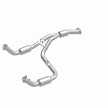 Load image into Gallery viewer, MagnaFlow Exhaust Products 5582113 California CARB Direct-Fit Catalytic Converter for Select Chevrolet Express 2500, Chevrolet Express 3500, GMC Savana 2500, GMC Savana