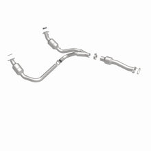 Load image into Gallery viewer, MagnaFlow Exhaust Products 5582134 California CARB Direct-Fit Catalytic Converter for Select Chevrolet Express 1500, Chevrolet Express 2500, Chevrolet Express 3500, GMC Savana 1500, GMC Savana 2500, GMC Savana