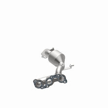 Load image into Gallery viewer, MagnaFlow Exhaust Products 5582834 California CARB Manifold Catalytic Converter for Select Toyota Sienna
