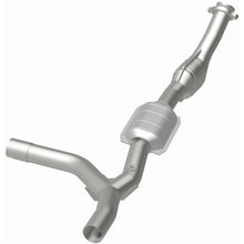 Load image into Gallery viewer, MagnaFlow Exhaust Products 447180 California CARB Direct-Fit Catalytic Converter for Select Ford E-150 Econoline, Ford E-150 Econoline Club Wagon, Ford E-250 Econoline