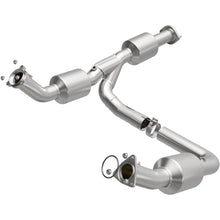 Load image into Gallery viewer, MagnaFlow Exhaust Products 280210 OEM Grade Direct-Fit Catalytic Converter for Select Chevrolet Express 2500, Chevrolet Express 3500, GMC Savana 2500, GMC Savana