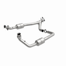 Load image into Gallery viewer, MagnaFlow Exhaust Products 51378 OEM Grade Direct-Fit Catalytic Converter for Select Ford E-150, Ford E-150 Club Wagon, Ford E-150 Econoline, Ford E-150 Econoline Club Wagon, Ford E-250, Ford E-250 Econoline, Ford E-350 Club Wagon, Ford E-350 Econoline