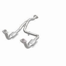 Load image into Gallery viewer, MagnaFlow Exhaust Products 23957 HM Grade Direct-Fit Catalytic Converter for Select Jeep Liberty