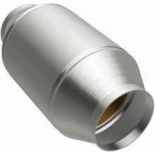 Load image into Gallery viewer, MagnaFlow Exhaust Products 333506 California CARB Universal Catalytic Converter for Select Dodge D100, Dodge D150, Isuzu Pickup, Isuzu Rodeo