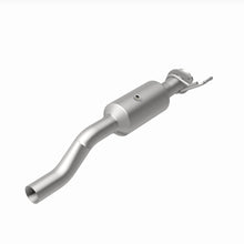Load image into Gallery viewer, MagnaFlow Exhaust Products 280440 OEM Grade Direct-Fit Catalytic Converter for Select Ford F-350 Super Duty, Ford F-450 Super Duty, Ford F-550 Super Duty