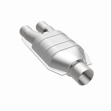 Load image into Gallery viewer, MagnaFlow Exhaust Products 51667 OEM Grade Universal Catalytic Converter for Select Dodge Ram 1500, Dodge Ram 2500, Dodge Ram