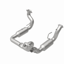 Load image into Gallery viewer, MagnaFlow Exhaust Products 280246 OEM Grade Direct-Fit Catalytic Converter for Select Ford F-250 Super Duty, Ford F-350 Super Duty