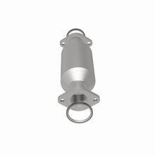 Load image into Gallery viewer, MagnaFlow Exhaust Products 3391886 California CARB Direct-Fit Catalytic Converter for Select Toyota 4Runner, Toyota Pickup, Toyota Van