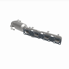 Load image into Gallery viewer, MagnaFlow Exhaust Products 49356 OEM Grade Manifold Catalytic Converter for Select INFINITI QX56, Nissan Armada, Nissan NV2500, Nissan NV3500, Nissan Pathfinder, Nissan Pathfinder Armada, Nissan TITAN