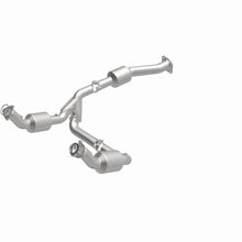 Load image into Gallery viewer, MagnaFlow Exhaust Products 280745 OEM Grade Direct-Fit Catalytic Converter for Select Chevrolet Silverado HD, Chevrolet Silverado HD, GMC Sierra HD, GMC Sierra HD