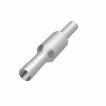 Load image into Gallery viewer, MagnaFlow Exhaust Products 3391488 California CARB Direct-Fit Catalytic Converter for Select Chevrolet Blazer, Chevrolet C1500 Suburban, Chevrolet C2500 Suburban, Chevrolet K1500 Suburban, Chevrolet K2500 Suburban, GMC C1500 Suburban, GMC C2500 Suburban,