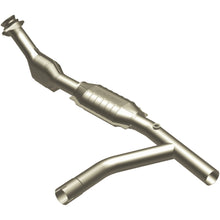 Load image into Gallery viewer, MagnaFlow Exhaust Products 93322 HM Grade Direct-Fit Catalytic Converter for Select Ford E-150 Econoline, Ford E-150 Econoline Club Wagon, Ford E-250 Econoline