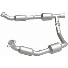 Load image into Gallery viewer, MagnaFlow Exhaust Products 5582439 California CARB Direct-Fit Catalytic Converter for Select Ford E-150, Ford E-250, Ford E-350 Super Duty
