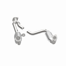 Load image into Gallery viewer, MagnaFlow Exhaust Products 4451640 California CARB Direct-Fit Catalytic Converter for Select Chevrolet SSR