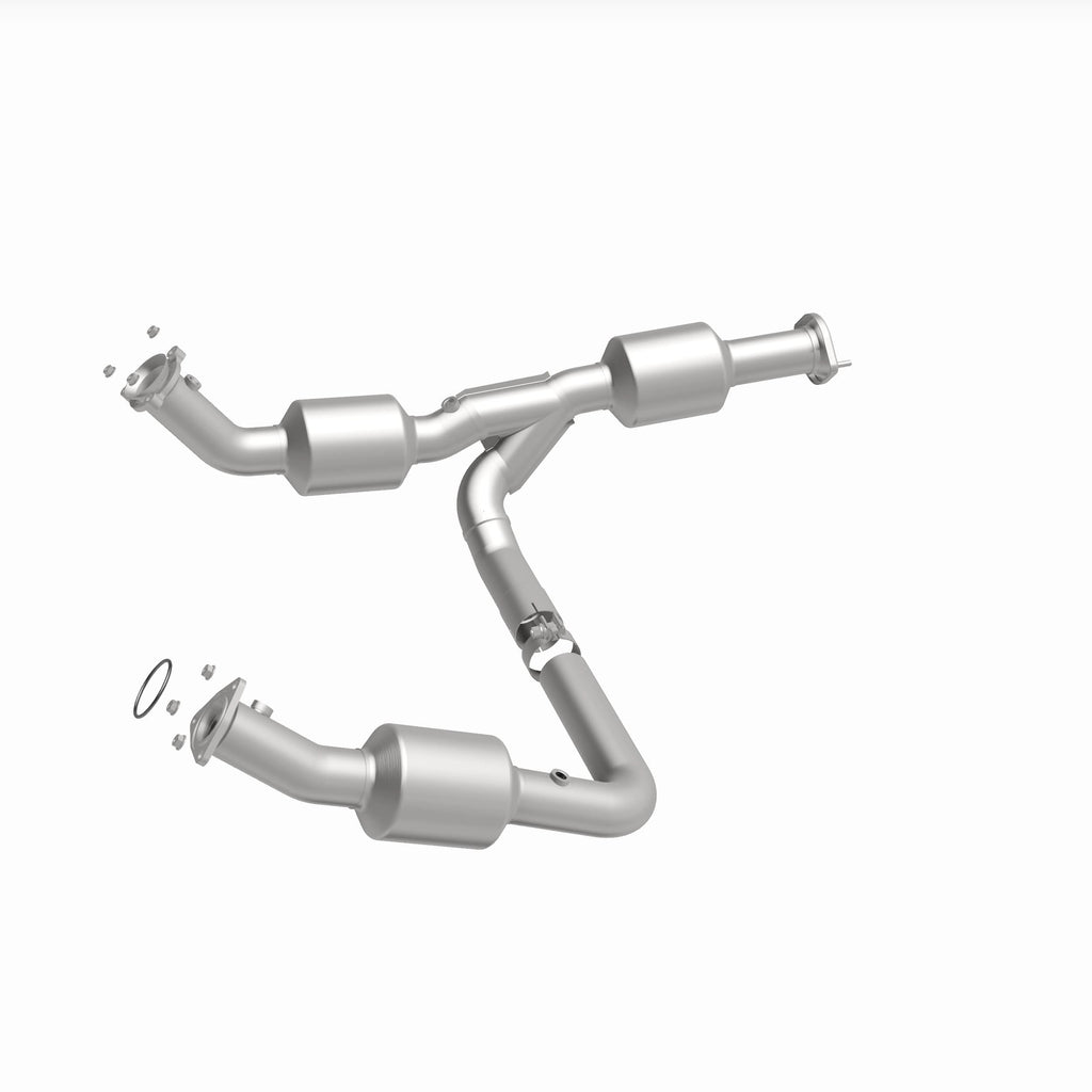 MagnaFlow Exhaust Products 280210 OEM Grade Direct-Fit Catalytic Converter for Select Chevrolet Express 2500, Chevrolet Express 3500, GMC Savana 2500, GMC Savana