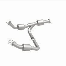 Load image into Gallery viewer, MagnaFlow Exhaust Products 280210 OEM Grade Direct-Fit Catalytic Converter for Select Chevrolet Express 2500, Chevrolet Express 3500, GMC Savana 2500, GMC Savana