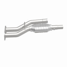 Load image into Gallery viewer, MagnaFlow Exhaust Products 23179 HM Grade Direct-Fit Catalytic Converter for Select Chevrolet C2500, Chevrolet C2500 Suburban, Chevrolet C3500, Chevrolet K2500, Chevrolet K3500, GMC C2500, GMC C2500 Suburban, GMC K2500, GMC K3500