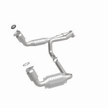 Load image into Gallery viewer, MagnaFlow Exhaust Products 458062 California CARB Direct-Fit Catalytic Converter for Select Cadillac Escalade, Chevrolet Avalanche 1500, Chevrolet Silverado 1500, Chevrolet Suburban 1500, Chevrolet Tahoe, GMC Sierra 1500, GMC Yukon, GMC Yukon XL