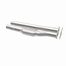 Load image into Gallery viewer, MagnaFlow Exhaust Products 4451471 California CARB Direct-Fit Catalytic Converter for Select Chevrolet C2500, Chevrolet C2500 Suburban, Chevrolet C3500, Chevrolet K2500, Chevrolet K2500 Suburban, Chevrolet K3500, GMC C2500, GMC C2500 Suburban, GMC C3500,