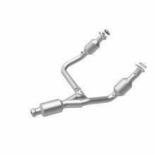 Load image into Gallery viewer, MagnaFlow Exhaust Products 280424 OEM Grade Direct-Fit Catalytic Converter for Select Chevrolet Silverado 1500, Chevrolet Suburban, Chevrolet Tahoe, GMC Sierra 1500, GMC Yukon, GMC Yukon XL
