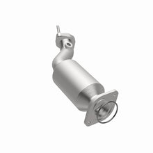 Load image into Gallery viewer, MagnaFlow Exhaust Products 21-916 OEM Grade Direct-Fit Catalytic Converter for Select Ford Five Hundred, Ford Freestyle, Mercury Montego