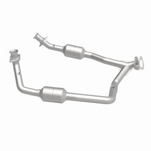 Load image into Gallery viewer, MagnaFlow Exhaust Products 4583378 California CARB Direct-Fit Catalytic Converter for Select Ford E-150, Ford E-150 Club Wagon, Ford E-250, Ford E-350 Club Wagon, Ford E-350 Super Duty