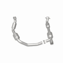 Load image into Gallery viewer, MagnaFlow Exhaust Products 5582439 California CARB Direct-Fit Catalytic Converter for Select Ford E-150, Ford E-250, Ford E-350 Super Duty