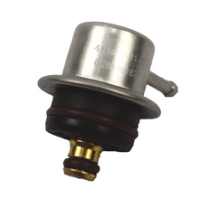 Load image into Gallery viewer, FiTech Fuel Injection 60025 FI Pressure Regulatr
