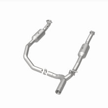 Load image into Gallery viewer, MagnaFlow Exhaust Products 280014 OEM Grade Direct-Fit Catalytic Converter for Select Ford E-350 Super Duty, Ford E-450 Super Duty