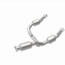 Load image into Gallery viewer, MagnaFlow Exhaust Products 280429 OEM Grade Direct-Fit Catalytic Converter for Select Chevrolet Express 2500, Chevrolet Express 3500, Chevrolet Express 4500, GMC Savana 2500, GMC Savana 3500, GMC Savana