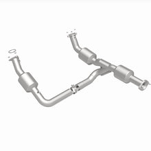 Load image into Gallery viewer, MagnaFlow Exhaust Products 280210 OEM Grade Direct-Fit Catalytic Converter for Select Chevrolet Express 2500, Chevrolet Express 3500, GMC Savana 2500, GMC Savana